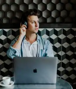 work-life-balance-digital-nomad-1-4-scaled