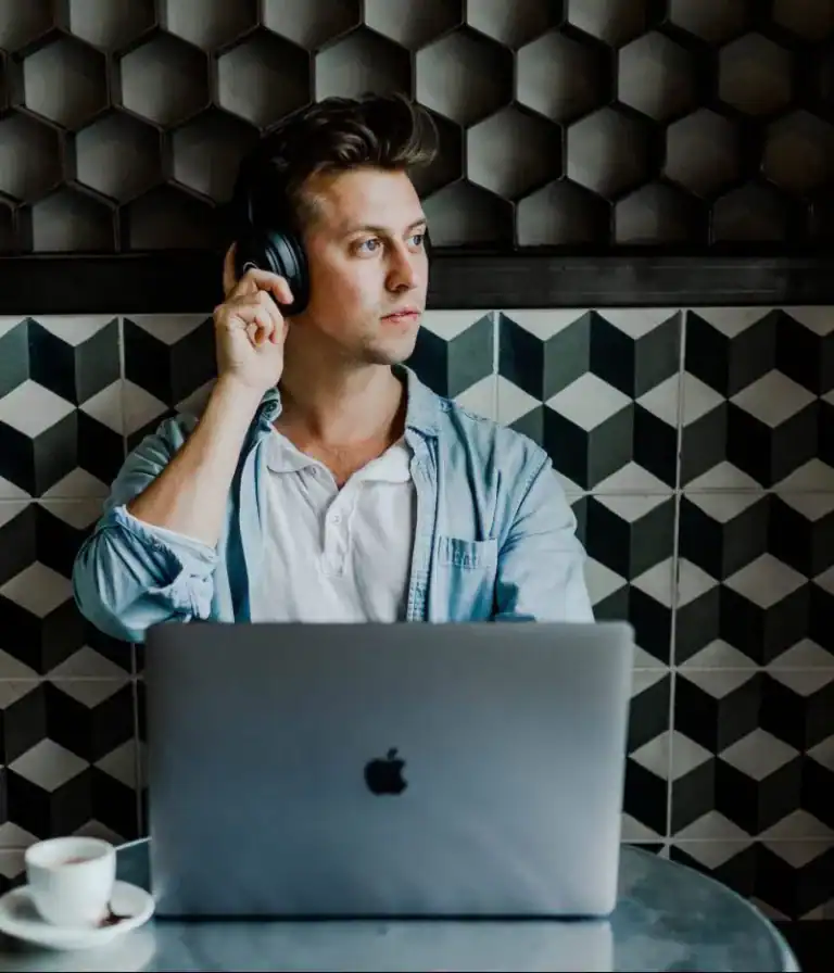 Work Travel Balance and the Digital Nomad: A Commentary 