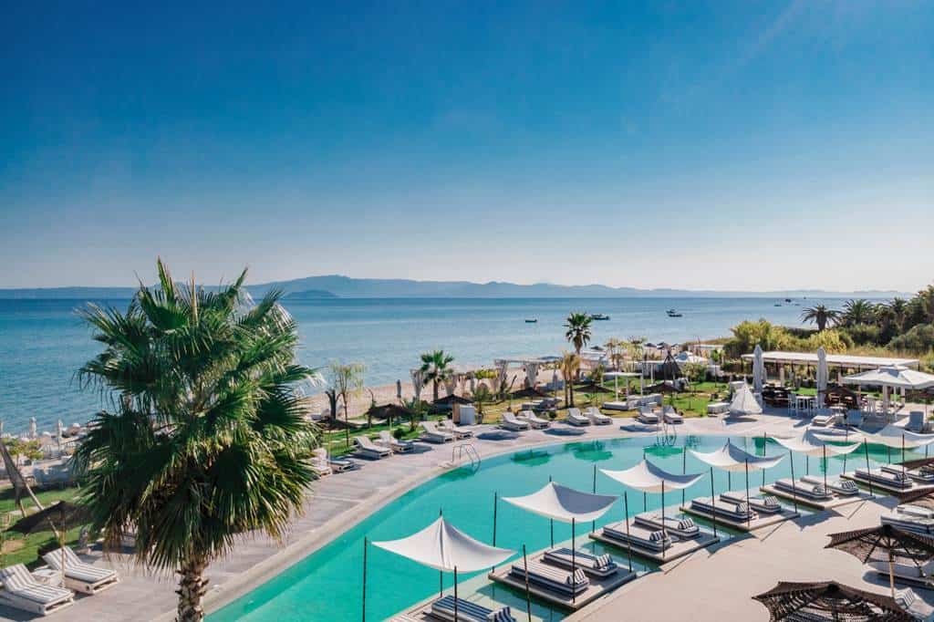 Blue_Carpet_Luxury_Suites