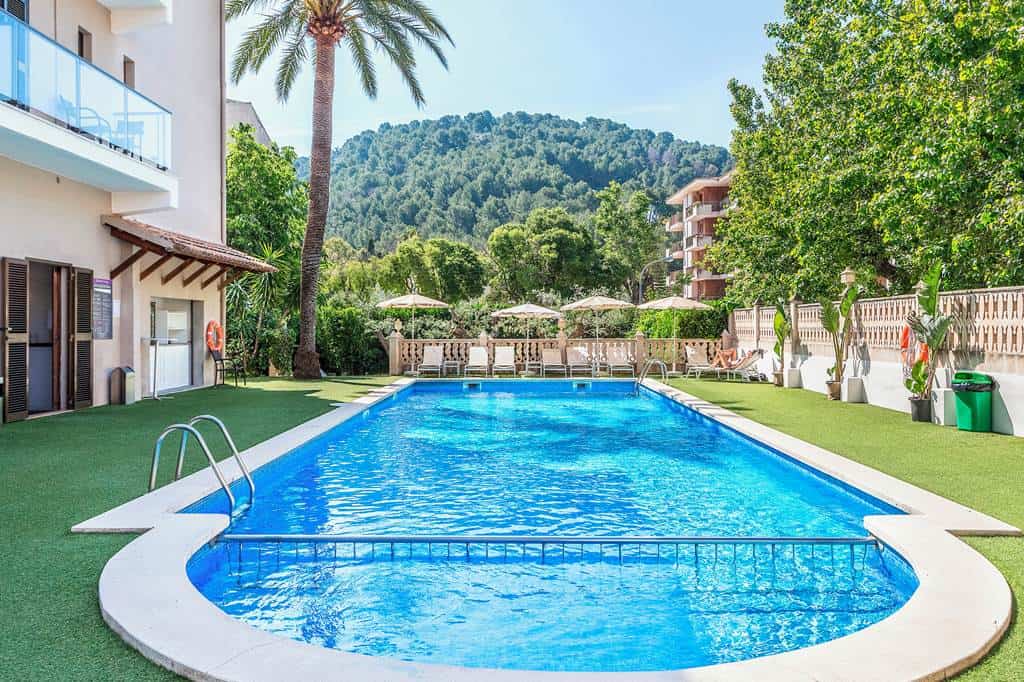 FERGUS_Style_Soller_Beach