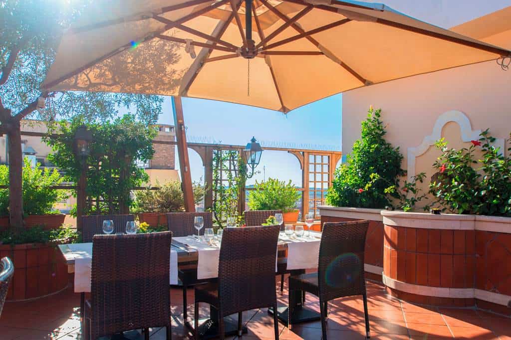 Hotel_Diana_Roof_Garden