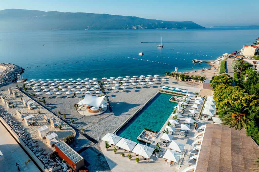 Lazure_Hotel_&_Marina