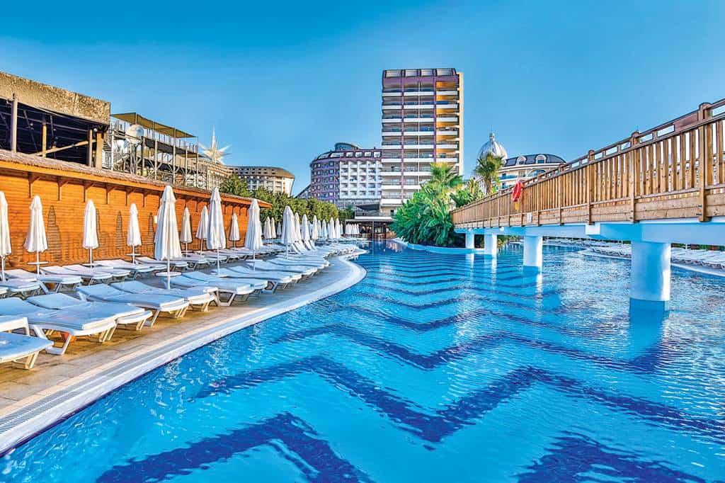 Saturn_Palace_Resort