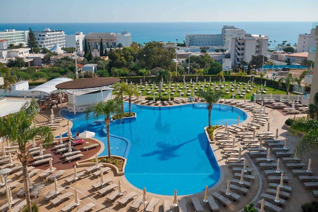 Sunrise_Oasis_Hotel_&_Waterpark