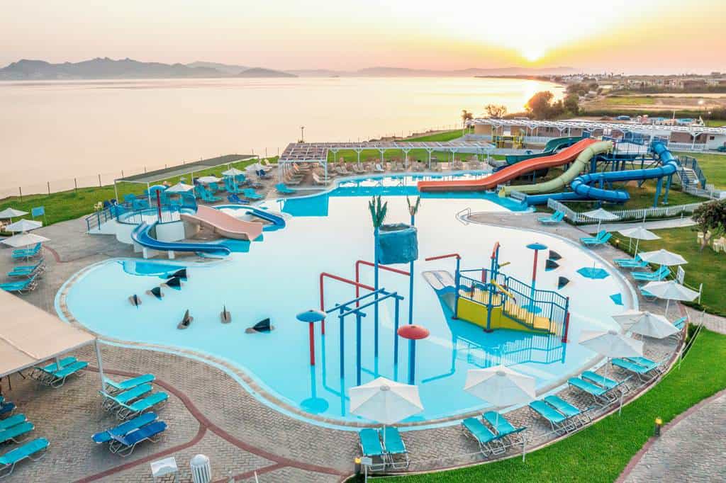 White_Olive_Marine_Aquapark